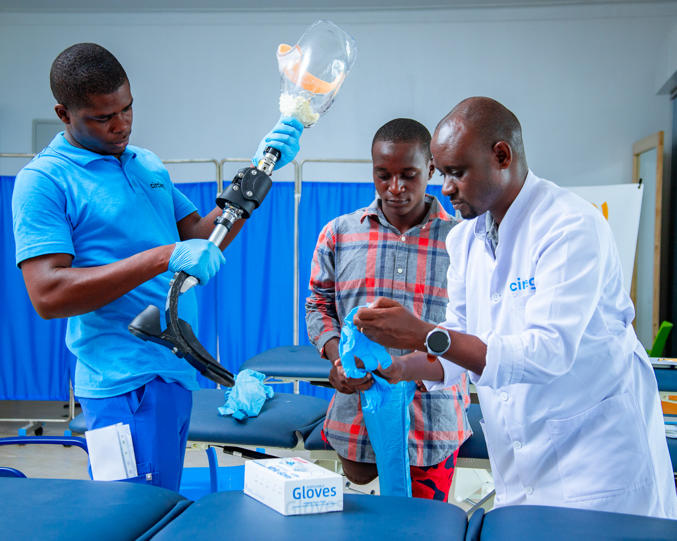 A Ugandan prosthetist, technicians and amputee are finishing up a prosthetic leg from Circleg including socket. They are ready to fit it to the amputee.