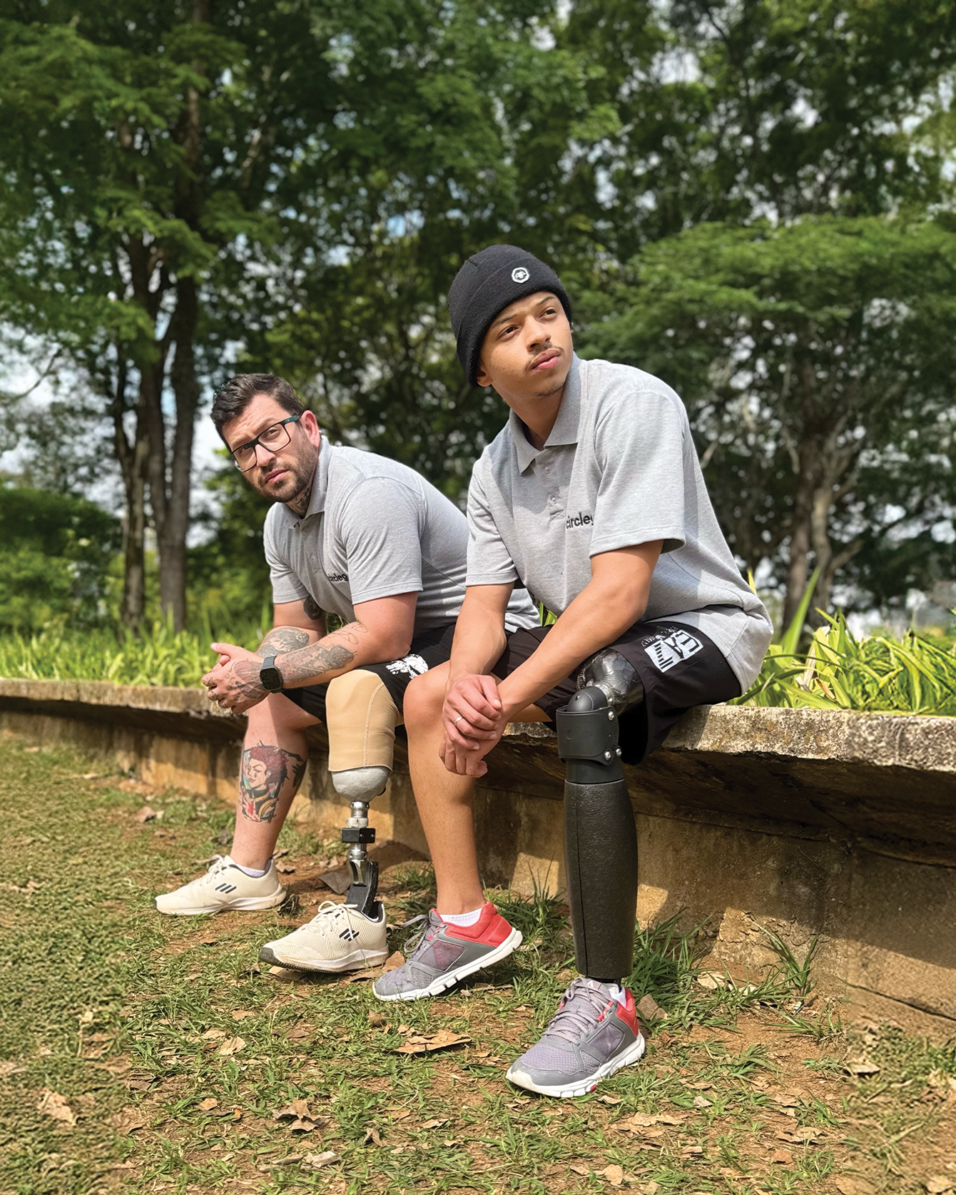 Dois amputados do Brasil estão exibindo seu Circleg, uma prótese fabricada na Suíça.